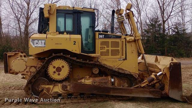 Image of Caterpillar D6T equipment image 3