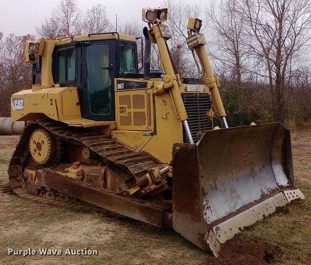 Image of Caterpillar D6T equipment image 2