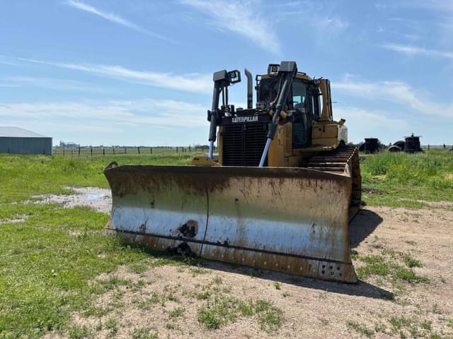 Image of Caterpillar D6T equipment image 1