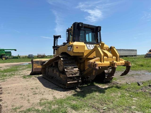 Image of Caterpillar D6T equipment image 4