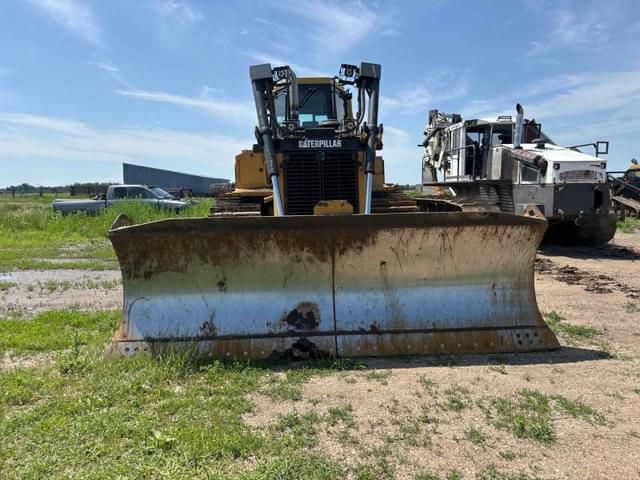 Image of Caterpillar D6T equipment image 2
