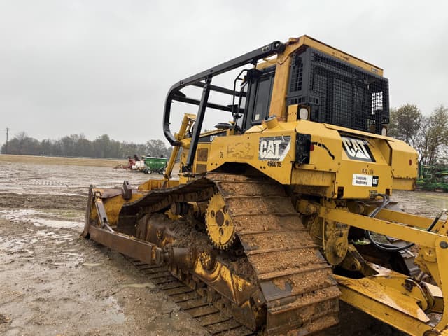 Image of Caterpillar D6T equipment image 3
