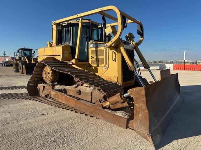 Image of Caterpillar D6T equipment image 1