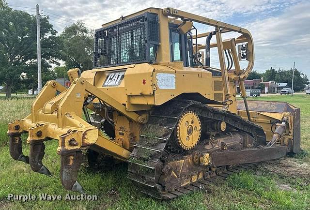 Image of Caterpillar D6T XL equipment image 4