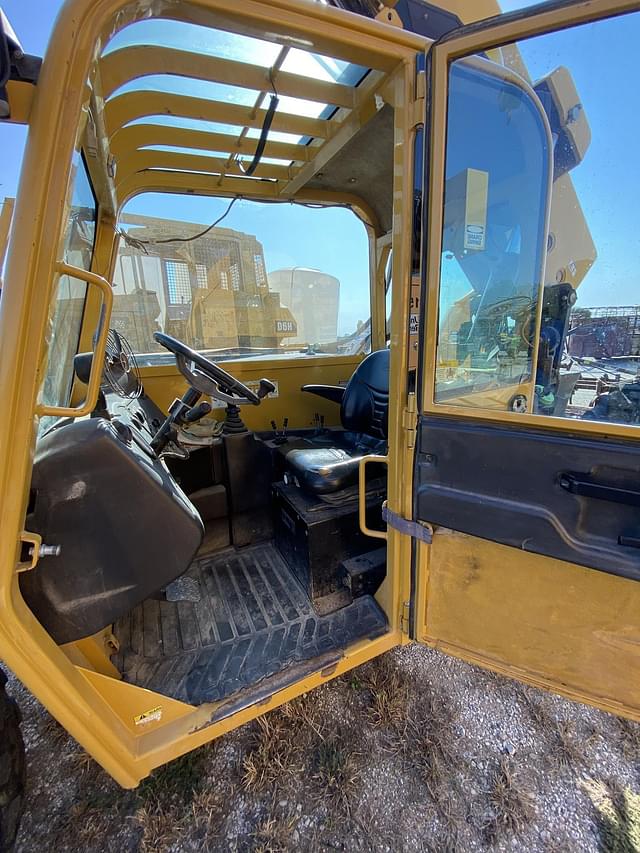 Image of Caterpillar TL1055 equipment image 4