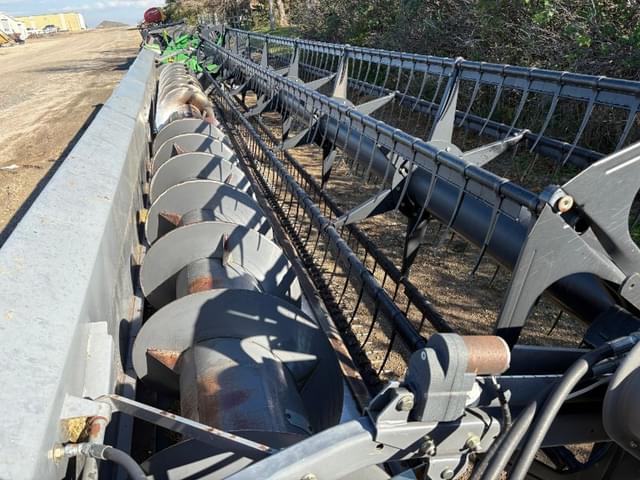 Image of Challenger FHB35 equipment image 3