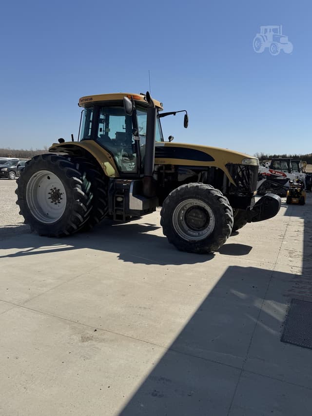 Image of Challenger MT665B equipment image 2