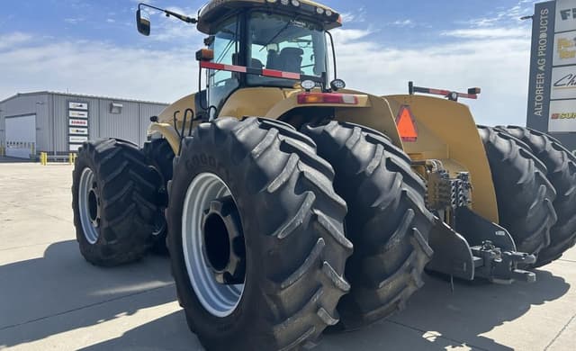 Image of Challenger MT955B equipment image 3