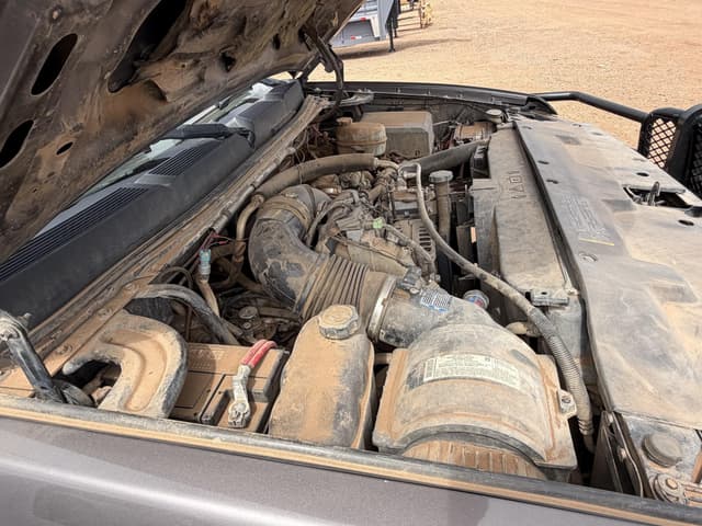 Image of Chevrolet 2500HD equipment image 2