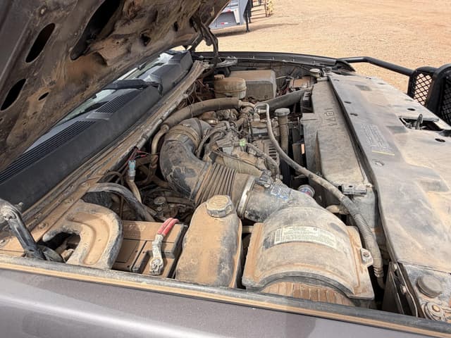 Image of Chevrolet 2500HD equipment image 3