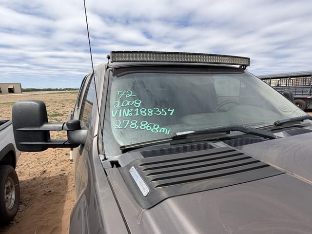 Image of Chevrolet 2500HD equipment image 1