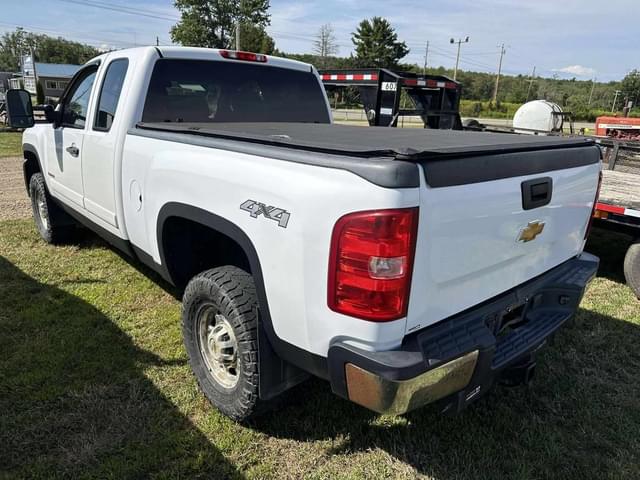 Image of Chevrolet 2500 equipment image 3