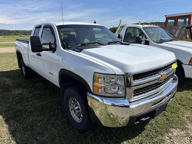 Image of Chevrolet 2500 equipment image 1