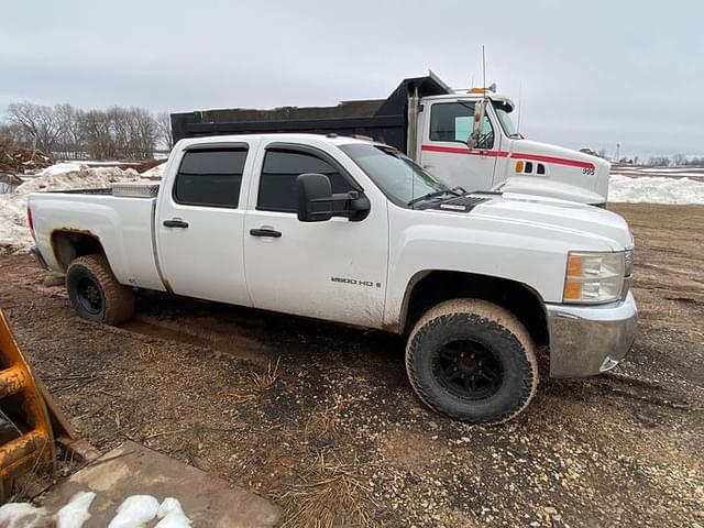 Image of Chevrolet 2500HD equipment image 4