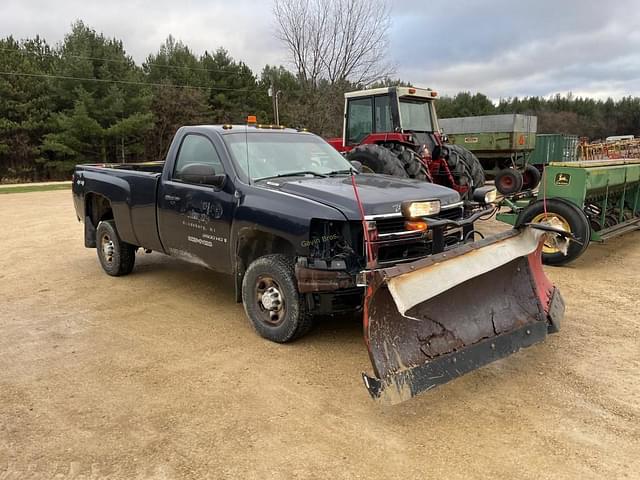 Image of Chevrolet 2500HD equipment image 2