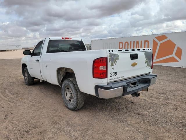 Image of Chevrolet 2500HD equipment image 2