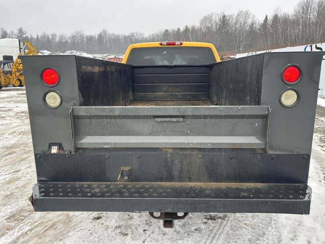 Image of Chevrolet 2500HD equipment image 3