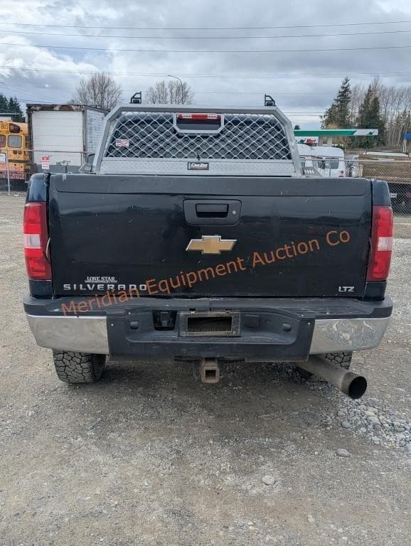 Image of Chevrolet 2500HD equipment image 3