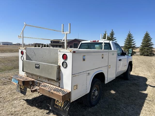 Image of Chevrolet 2500HD equipment image 2