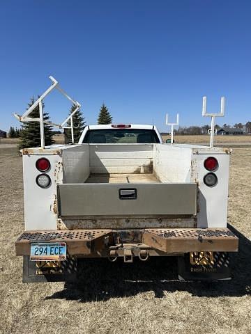 Image of Chevrolet 2500HD equipment image 3