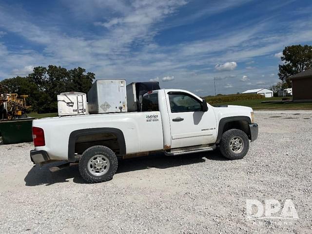 Image of Chevrolet 2500HD equipment image 4