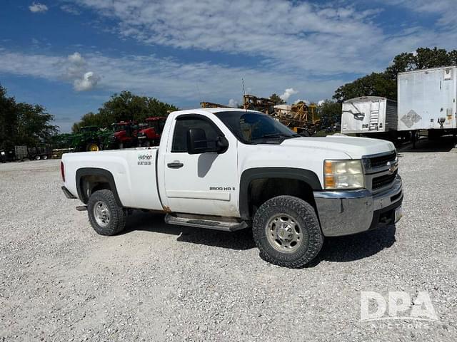 Image of Chevrolet 2500HD equipment image 1