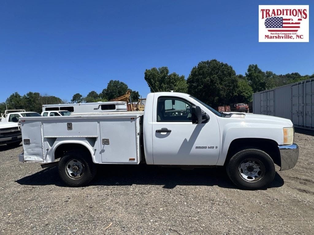2008 Chevrolet 2500HD Equipment Image0