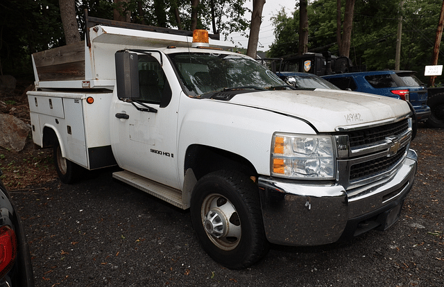 Image of Chevrolet 3500 equipment image 2