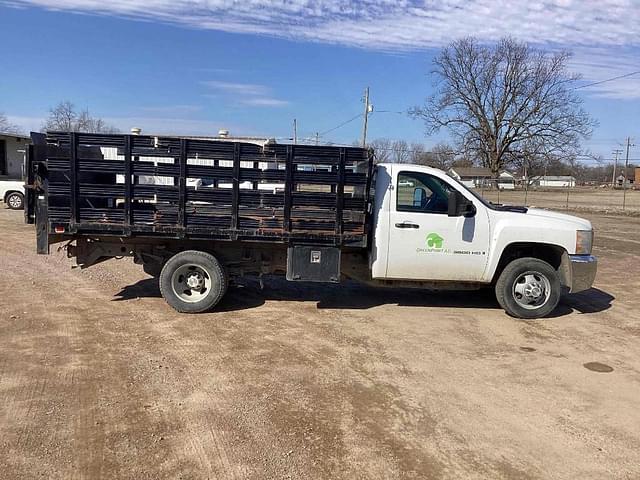 Image of Chevrolet 3500HD equipment image 3