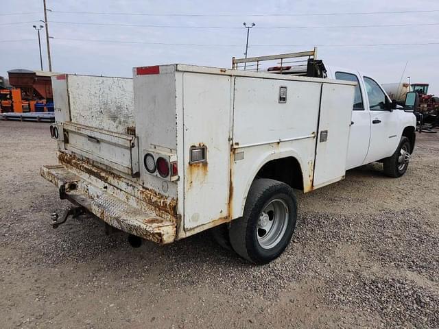 Image of Chevrolet 3500HD equipment image 2