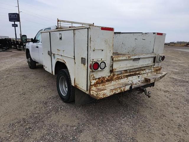 Image of Chevrolet 3500HD equipment image 3