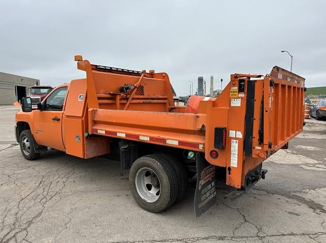 Image of Chevrolet 3500HD equipment image 3