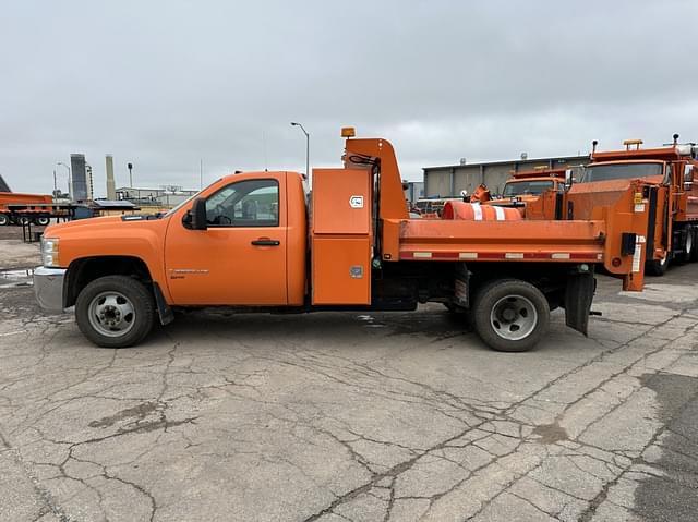 Image of Chevrolet 3500HD equipment image 2