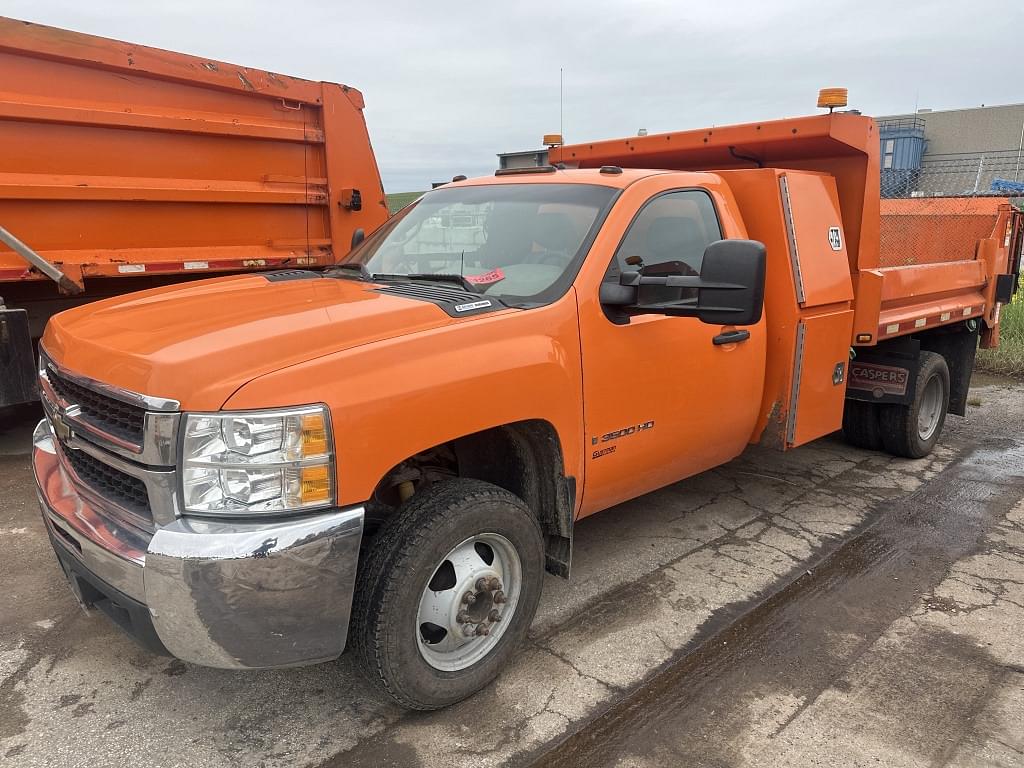 Image of Chevrolet 3500HD Primary image