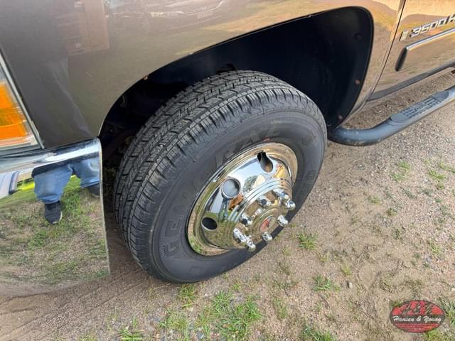 Image of Chevrolet 3500 equipment image 4