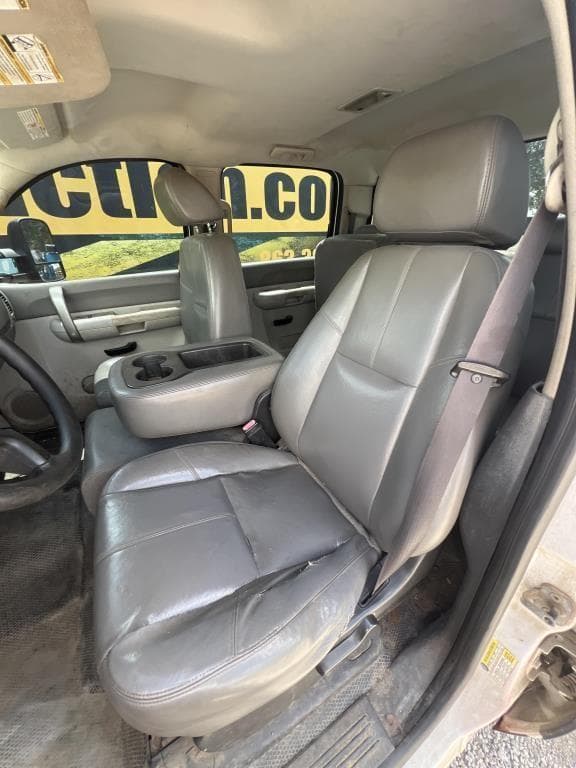 Image of Chevrolet 3500HD equipment image 4