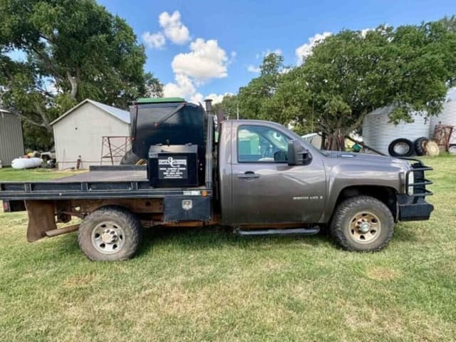 Image of Chevrolet 3500HD equipment image 3
