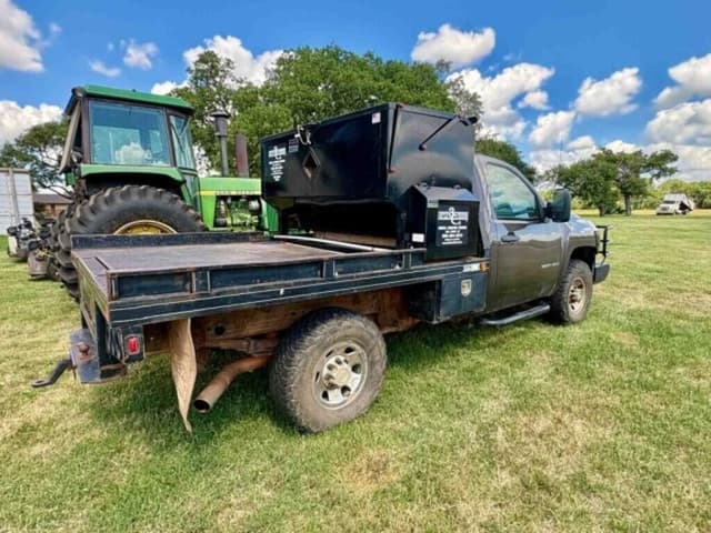 Image of Chevrolet 3500HD equipment image 4