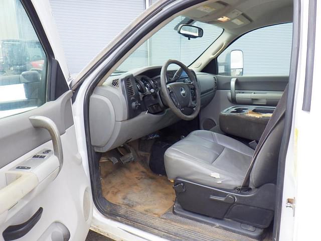 Image of Chevrolet 3500HD equipment image 4