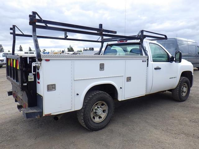 Image of Chevrolet 3500HD equipment image 2