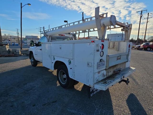 Image of Chevrolet 3500HD equipment image 3