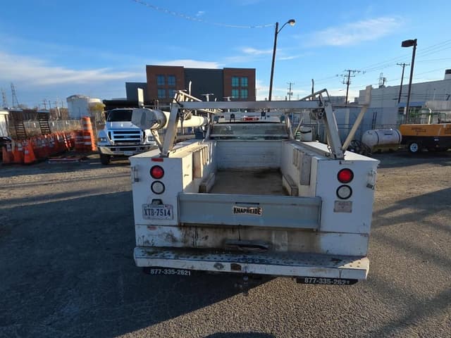 Image of Chevrolet 3500HD equipment image 2