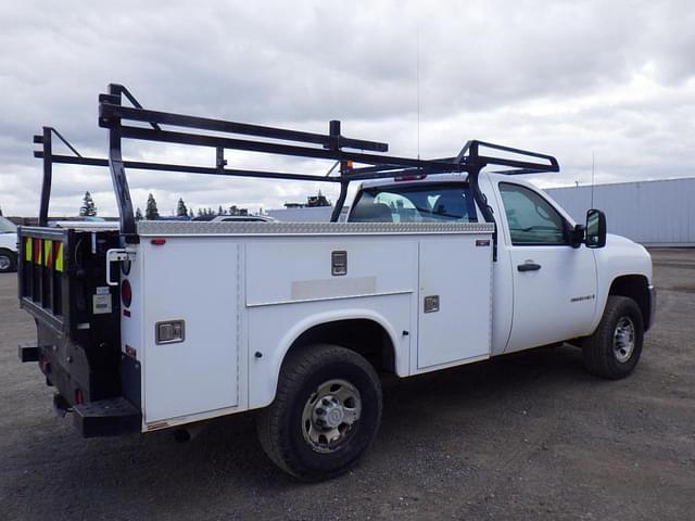 Image of Chevrolet 3500HD equipment image 2