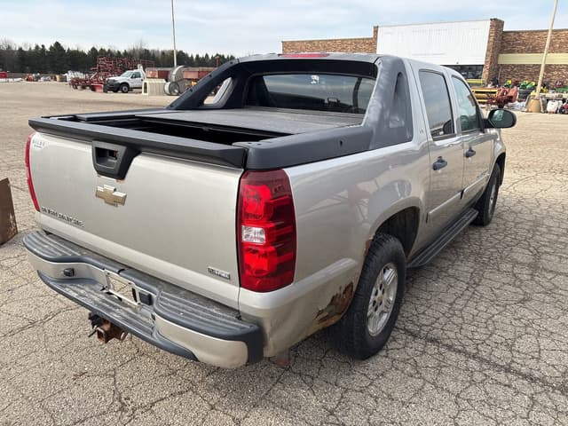 Image of Chevrolet Avalanche equipment image 3