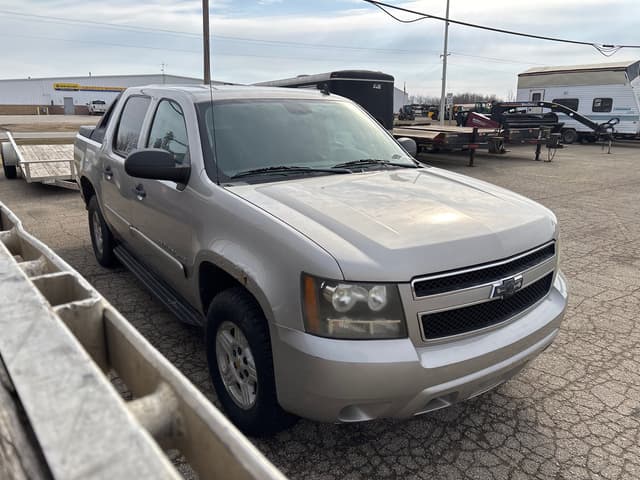 Image of Chevrolet Avalanche equipment image 2