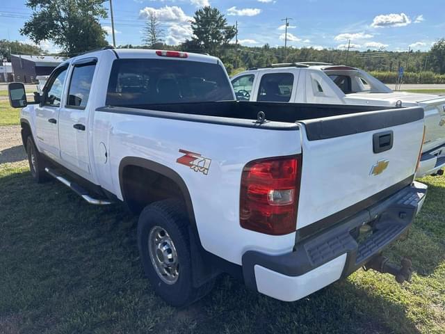 Image of Chevrolet 2500HD equipment image 3