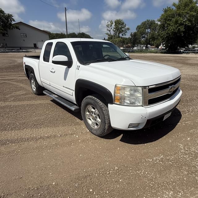 Image of Chevrolet Silverado equipment image 1