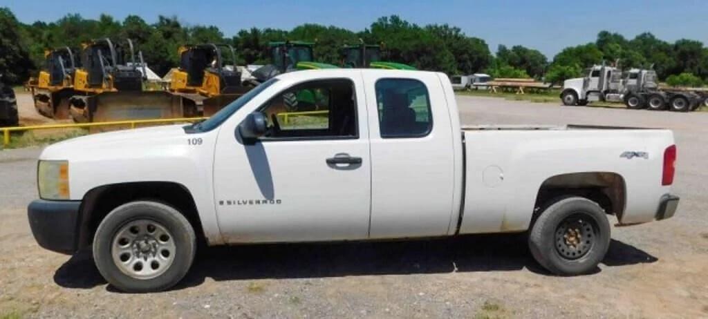 Image of Chevrolet Silverado Primary image