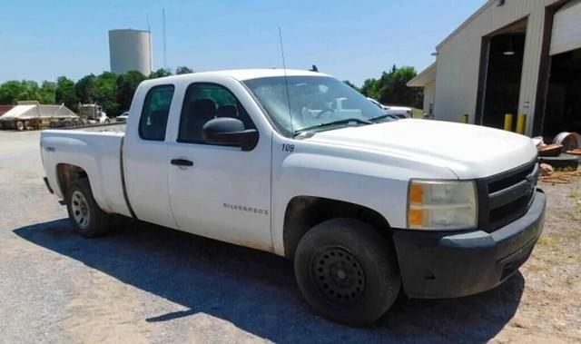 Image of Chevrolet Silverado equipment image 2