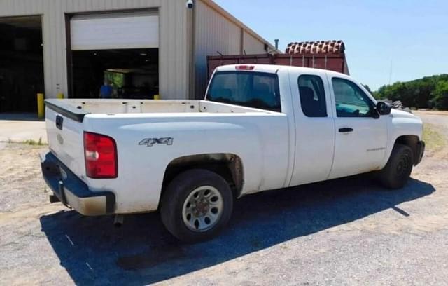 Image of Chevrolet Silverado equipment image 3